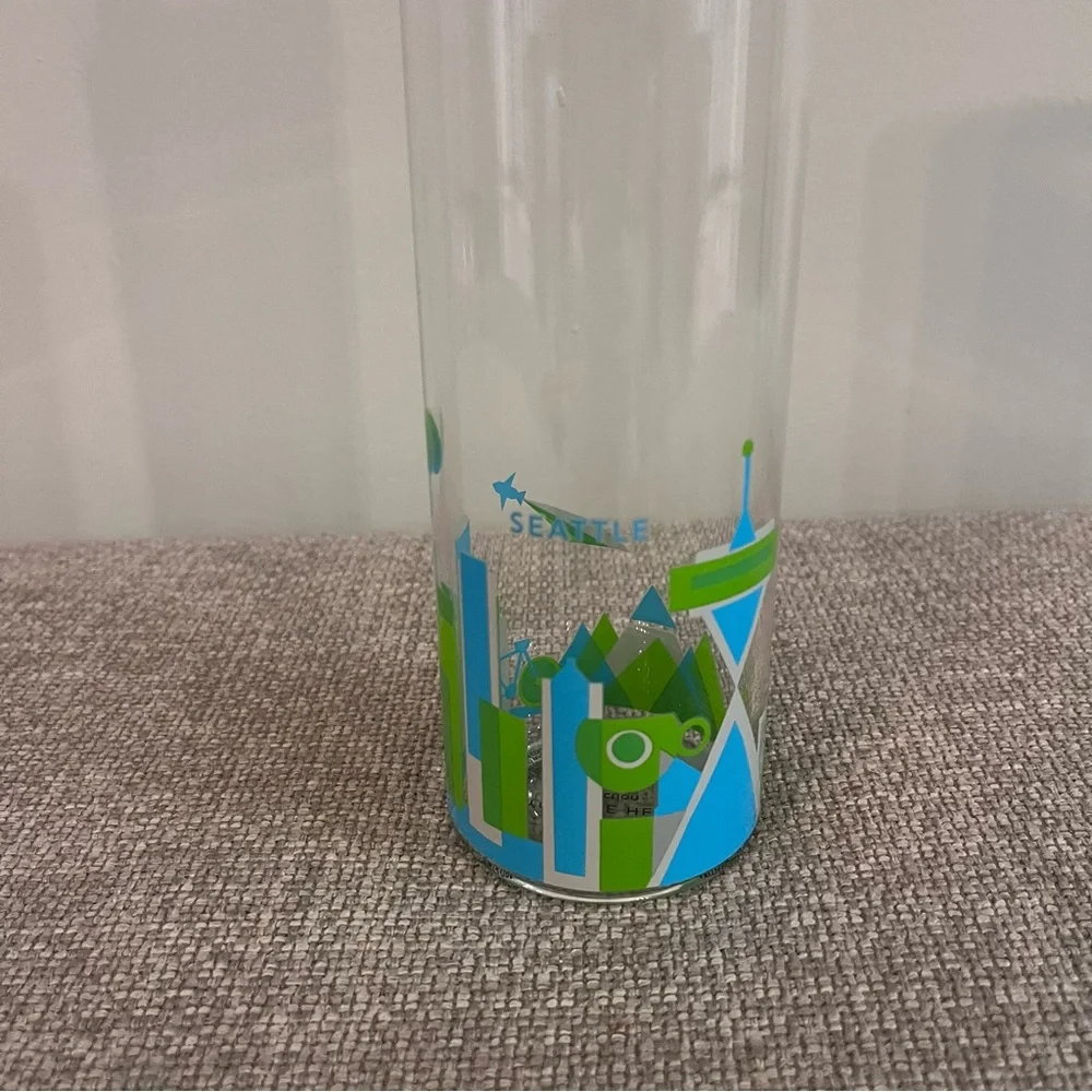 Starbucks Seattle You Are Here Collectable Glass Water Bottle 18.5 oz Travel Gym